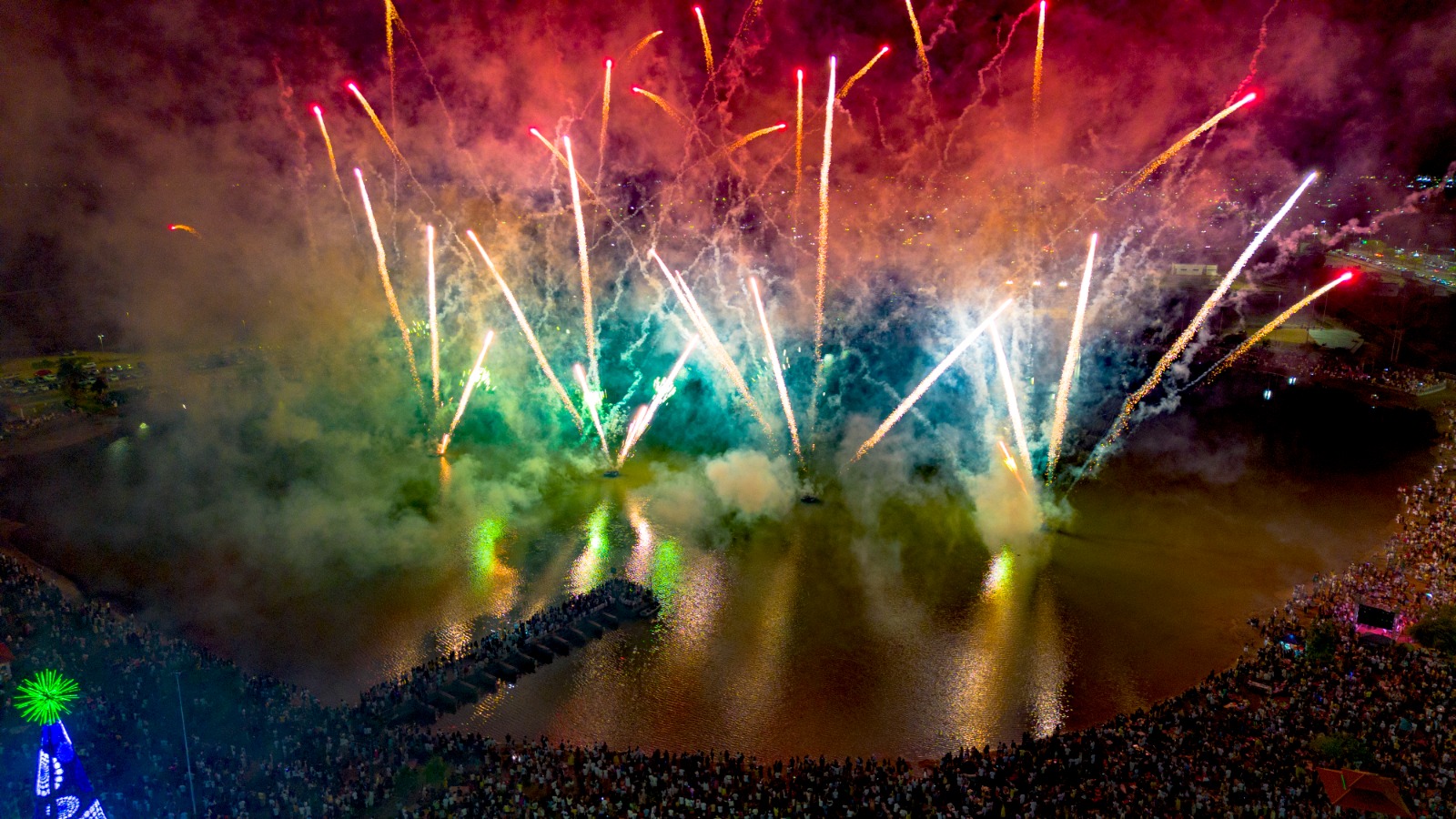 cerca-de-200-mil-pessoas-acompanharam-a-virada-do-ano-no-parque-anaua