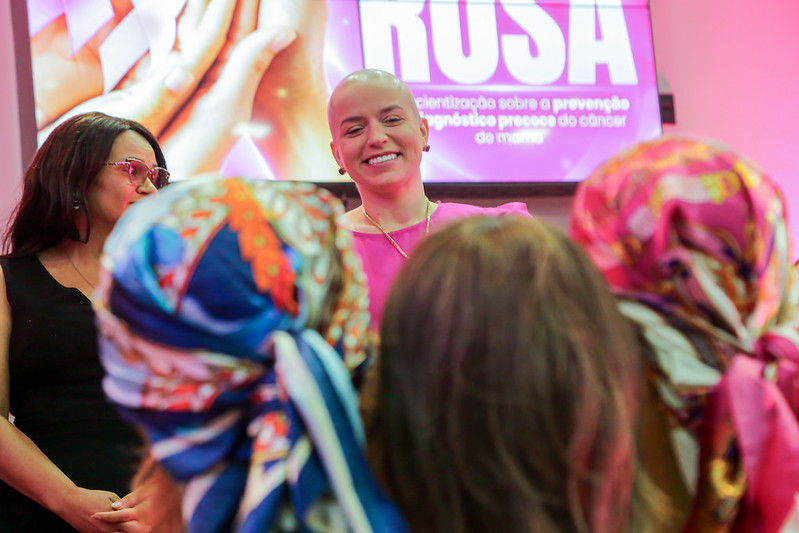mechas-de-esperanca-iniciativa-da-alerr-fortalece-rede-de-apoio-a-mulheres-durante-o-outubro-rosa