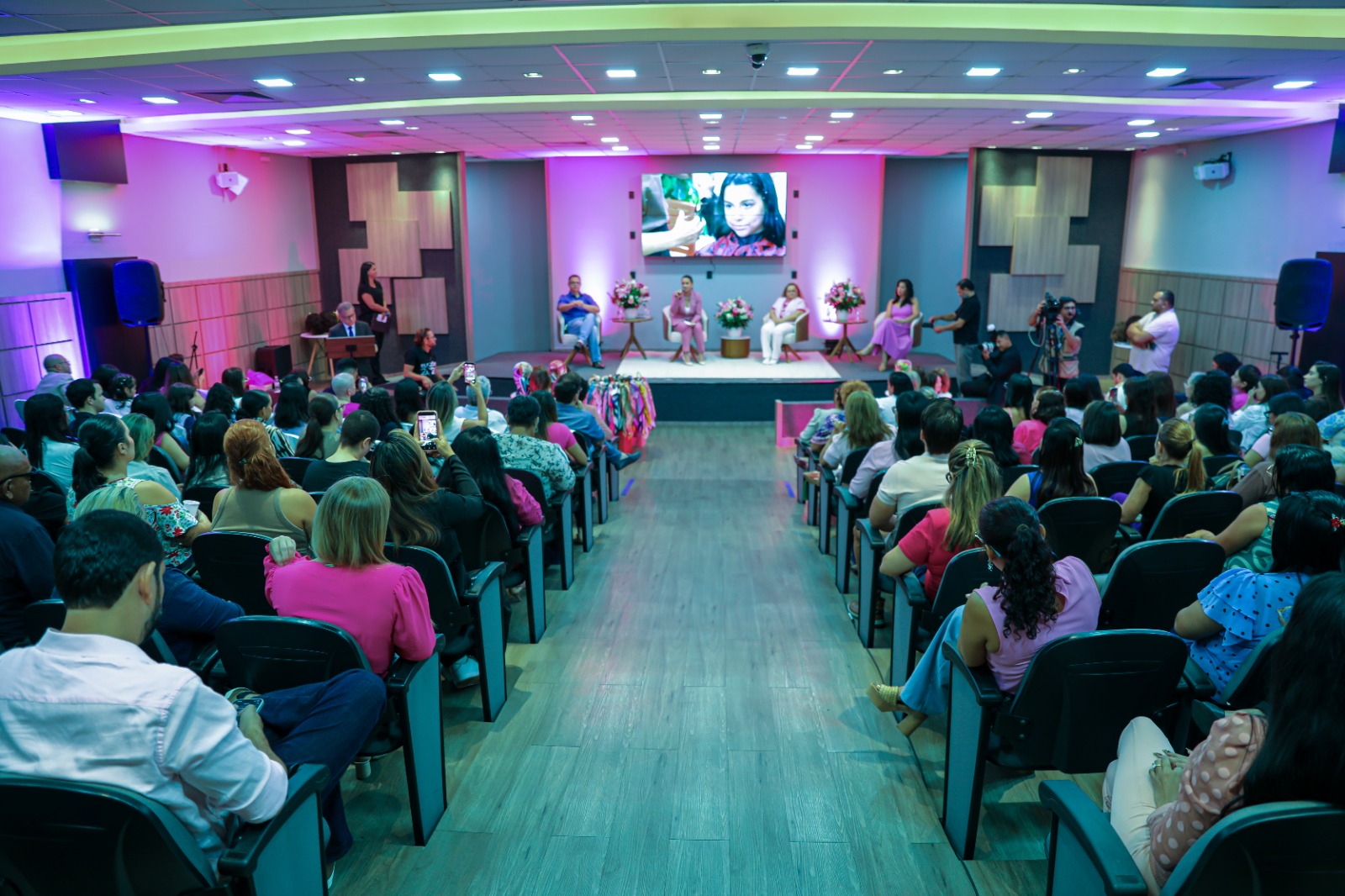 saude-da-mulher-alerr-promove-acao-do-outubro-rosa-com-palestras-e-doacao-de-perucas