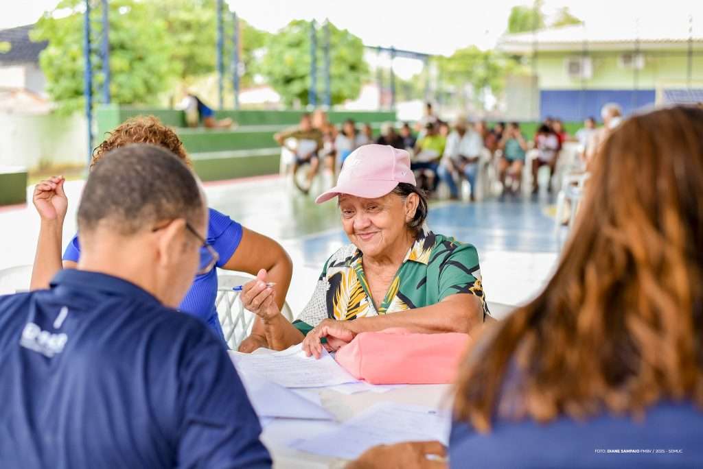 prefeitura-de-boa-vista-atende-mais-de-300-moradores-no-araceli-em-acao-de-regularizacao-neste-sabado-(29)