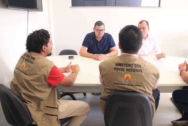 governo-de-roraima-firma-parceria-com-a-funai-para-atender-escolas-da-terra-yanomami