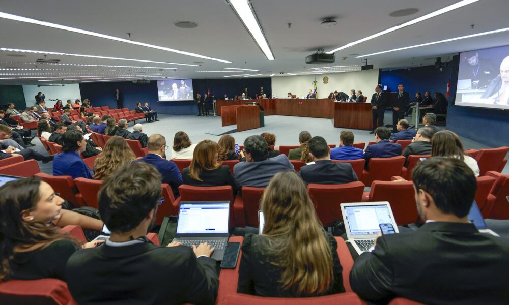 moraes-nega-incluir-ministro-fux-em-julgamento-do-nucleo-2