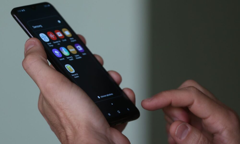 acesso-a-internet-cresce-entre-classes-sociais,-mas-ainda-e-desigual 