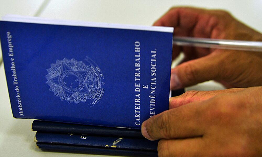 governo-confirma-salario-minimo-de-r$-1.621-em-2026