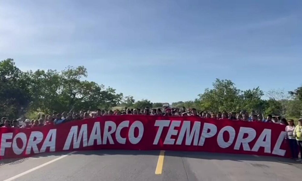 indigenas-bloqueiam-trechos-da-br-174-e-da-br-432-em-roraima-contra-aprovacao-do-marco-temporal