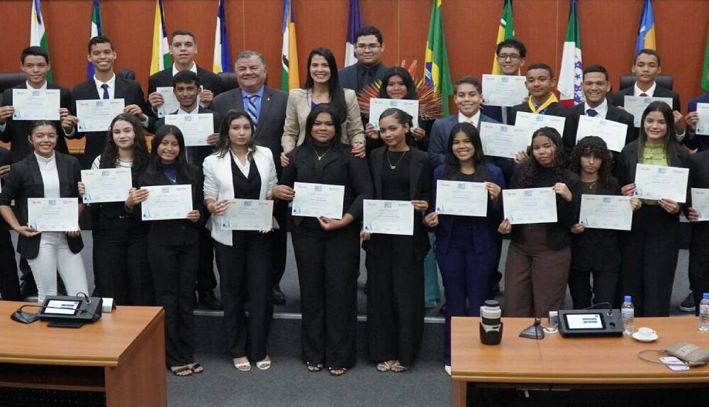formacao-cidada-parlamento-jovem-roraimense-2025-encerra-atividades-com-solenidade-na-alerr