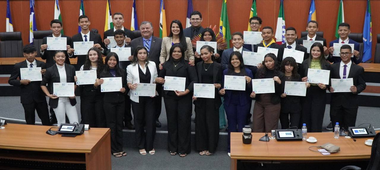 formacao-cidada-parlamento-jovem-roraimense-2025-encerra-atividades-com-solenidade-na-alerr