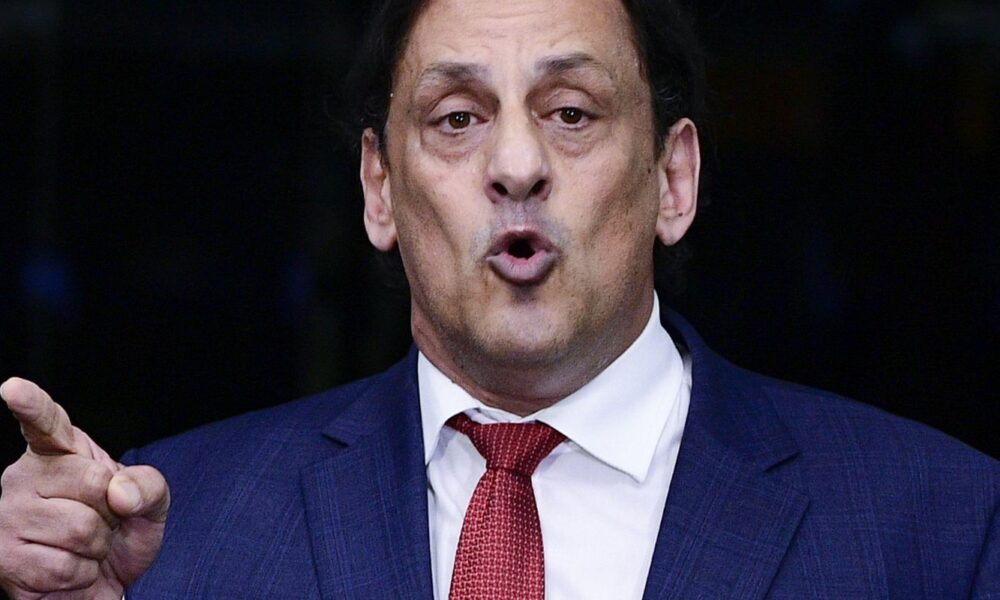 ex-advogado-de-bolsonaro-e-condenado-por-injuria-racial