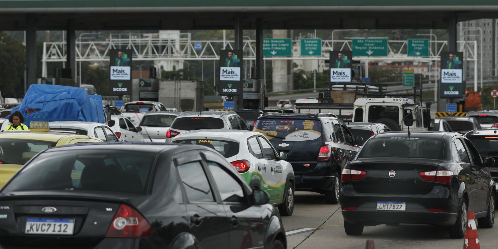andarilho-invade-ponte-rio-niteroi-e-causa-confusao-no-transito