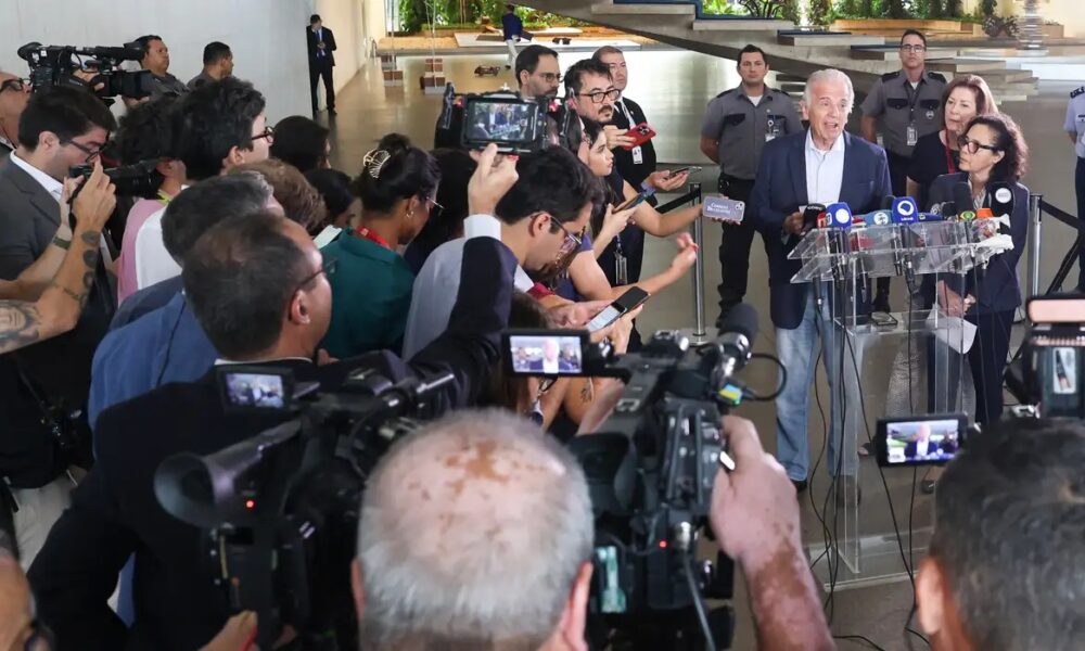 ministro-da-defesa-afirma-que-fronteira-com-a-venezuela-segue-tranquila-e-aberta-em-roraima