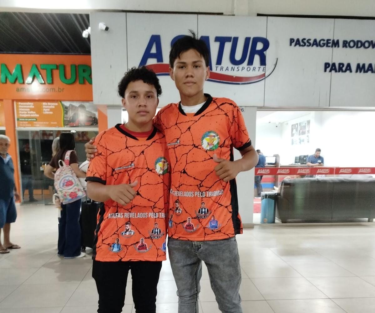 escolinha-de-futebol-de-boa-vista-leva-dupla-de-15-anos-para-disputar-base-no-aracatuba-sp