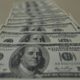 dolar-fecha-em-r$-5,2067,-menor-valor-em-quase-dois-anos,-e-bolsa-bate-novo-recorde