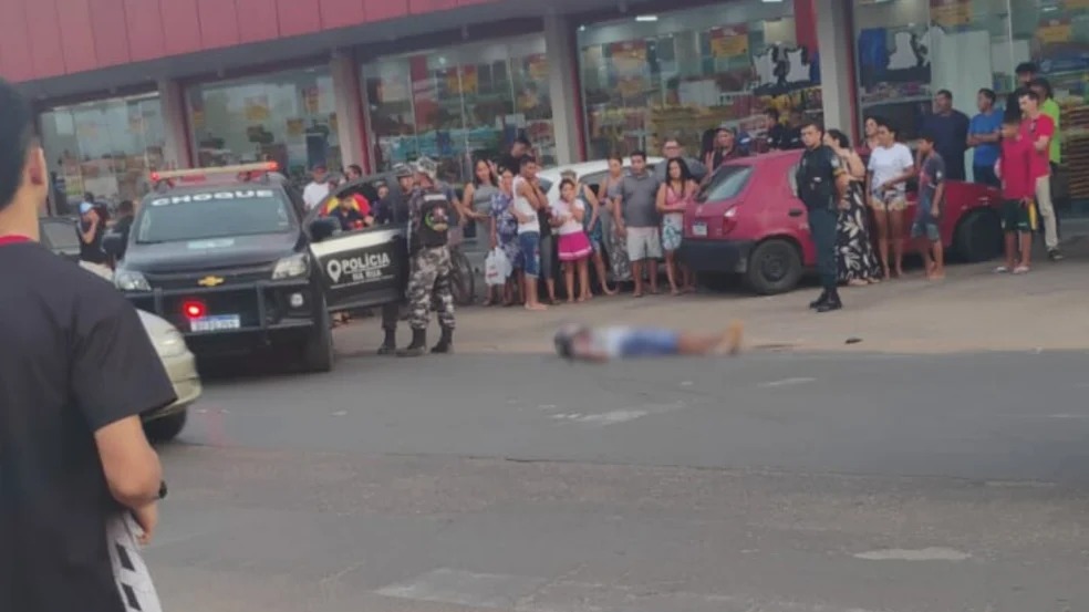 gari-de-19-anos-e-morto-a-tiros-e-tem-moto-roubada-no-buritis