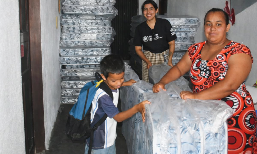 acnur-entrega-105-colchoes-a-familias-indigenas-refugiadas-em-pacaraima