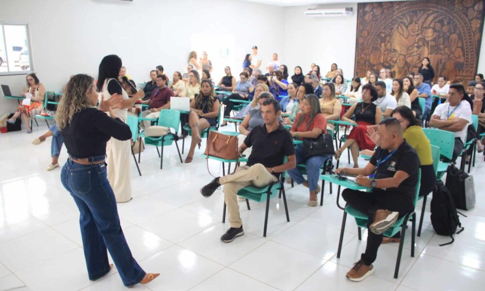 gestores-discutem-diretrizes-basicas-da-educacao-e-constituicao-em-encontro-tecnico