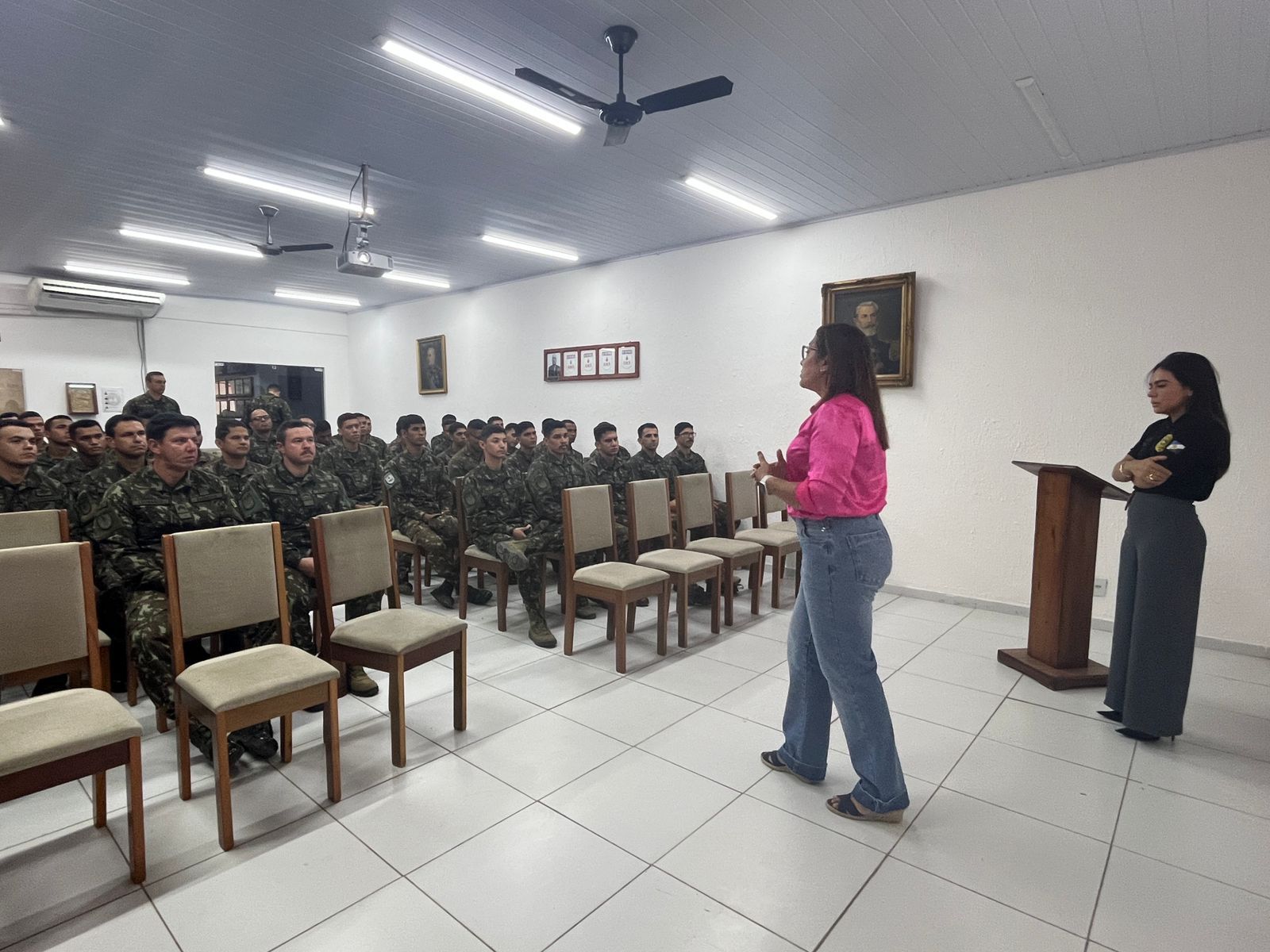 policia-civil-promove-palestra-sobre-prevencao-a-violencia-contra-a-mulher-no-exercito