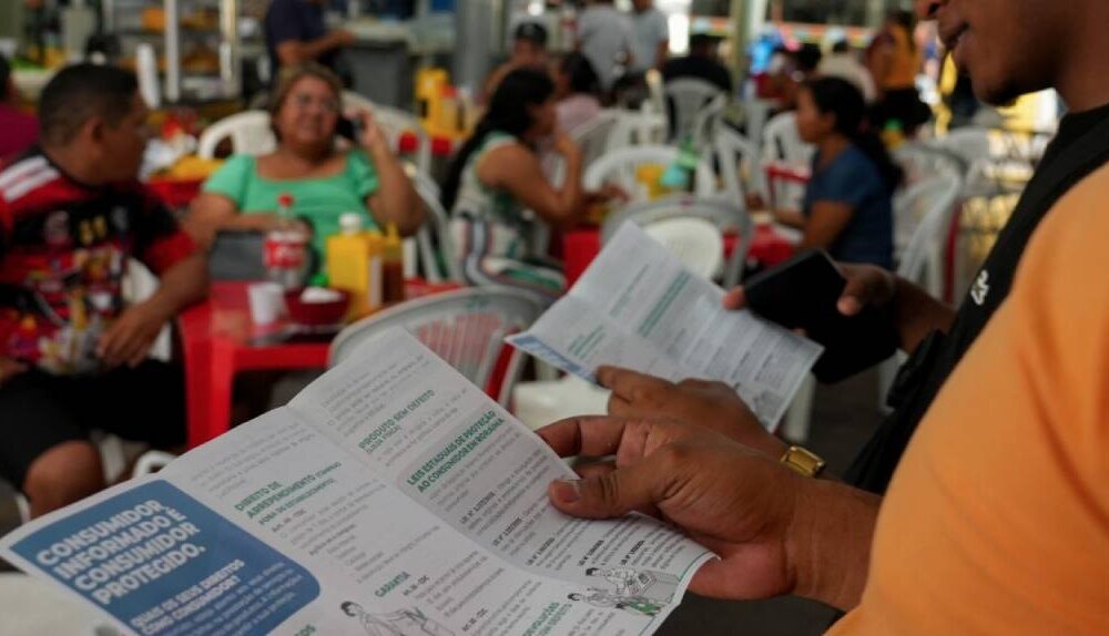 no-centro-de-boa-vista-procon-assembleia-orienta-consumidores-e-lojistas-durante-acao-no-comercio