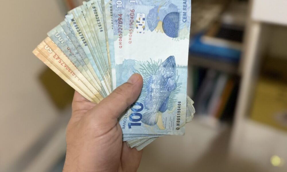 salario-minimo-deve-subir-para-r$-1.717-em-2027,-preve-governo