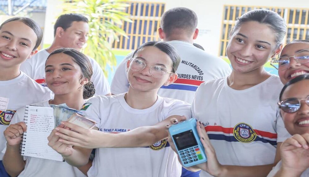 futuros-empreendedores-estudantes-praticam-ensinamentos-do-projeto-conexao-financeira-no-intervalo-das-aulas