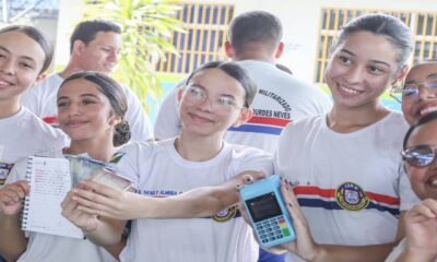 futuros-empreendedores-estudantes-praticam-ensinamentos-do-projeto-conexao-financeira-no-intervalo-das-aulas