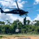 gerador-de-1,3-tonelada-e-levado-de-helicoptero-a-base-em-terra-yanomami
