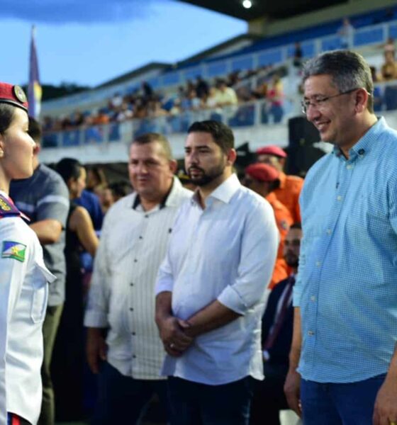 mais-de-700-estudantes-recebem-condecoracao-de-alamar-em-solenidade-no-estadio-canarinho