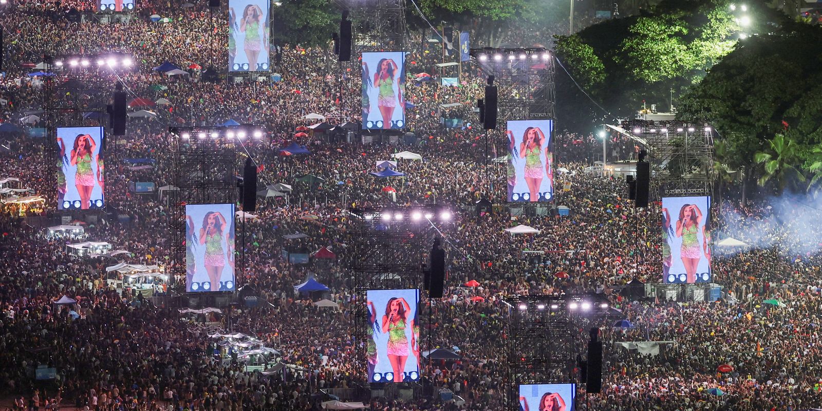 mais-de-2-milhoes-de-pessoas-assistem-ao-show-de-shakira-em-copacabana