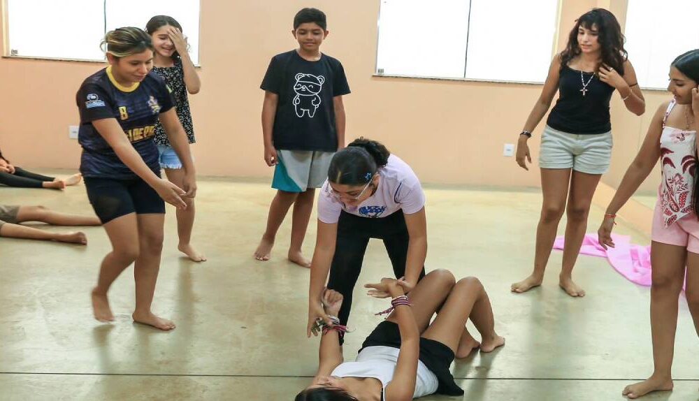 formacao-cultural-assembleia-legislativa-fortalece-desenvolvimento-de-jovens-com-aulas-de-teatro-no-ccjuv