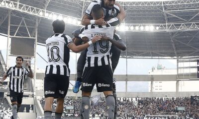 botafogo-vence-corinthians-pelo-brasileirao-com-tres-de-arthur-cabral
