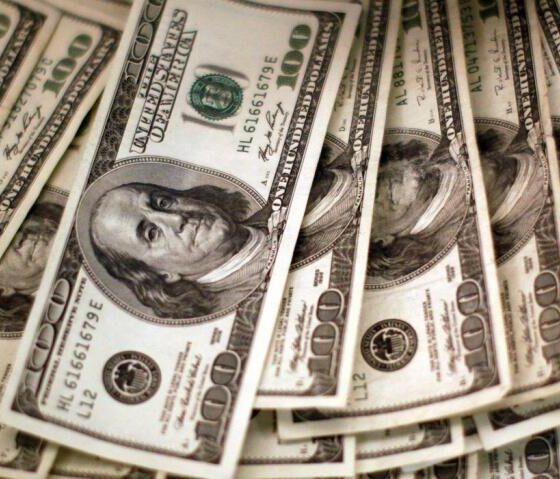 dolar-volta-a-fechar-abaixo-de-r$-5-apos-recuo-das-tensoes-entre-eua-e-ira