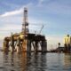 petroleo-fecha-em-queda-e-dolar-ronda-r$-5-apos-sinais-de-cessar-fogo-no-oriente-medio