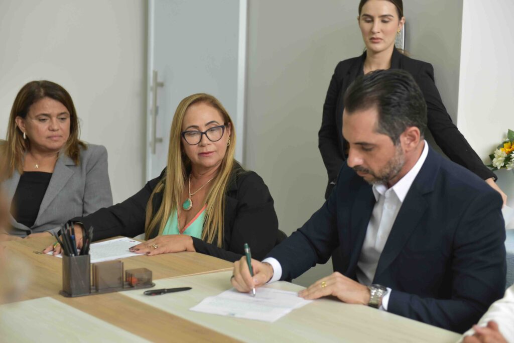 sidnei-camacho-assume-presidencia-da-codesaima