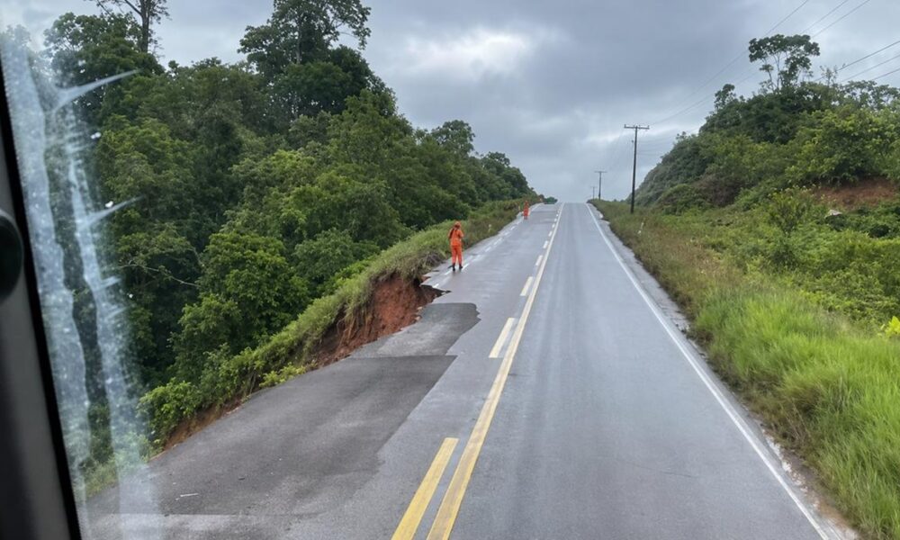 cratera-destroi-parte-da-br-174-e-interdita-trecho-entre-manaus-e-boa-vista