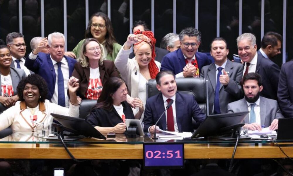 camara-aprova,-em-dois-turnos,-pec-pelo-fim-da-escala-6×1
