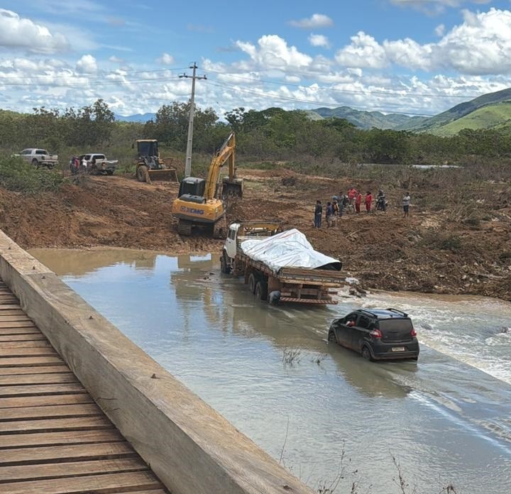 trafego-e-restabelecido-na-rr-171-apos-danos-em-ponte-causados-pelas-chuvas-no-uiramuta
