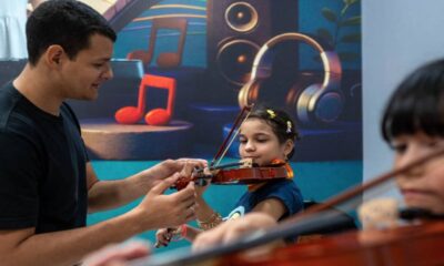 teoria-e-pratica-aulas-de-violino-no-ccjuv-desenvolvem-coordenacao-e-equilibrio-dos-alunos