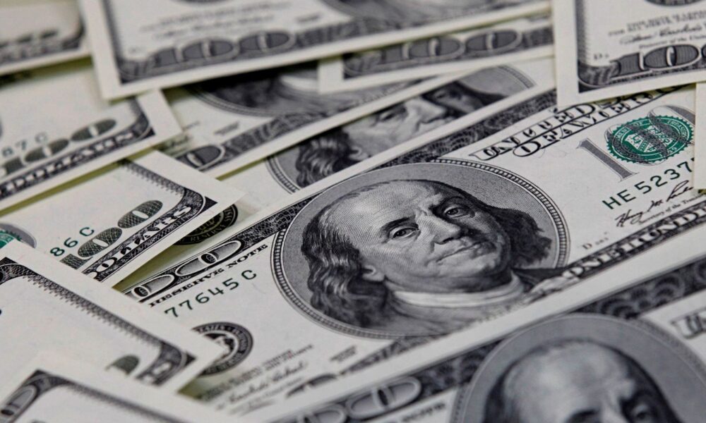 bolsa-cai-2,22%,-e-dolar-volta-a-subir-acima-de-r$-5,06