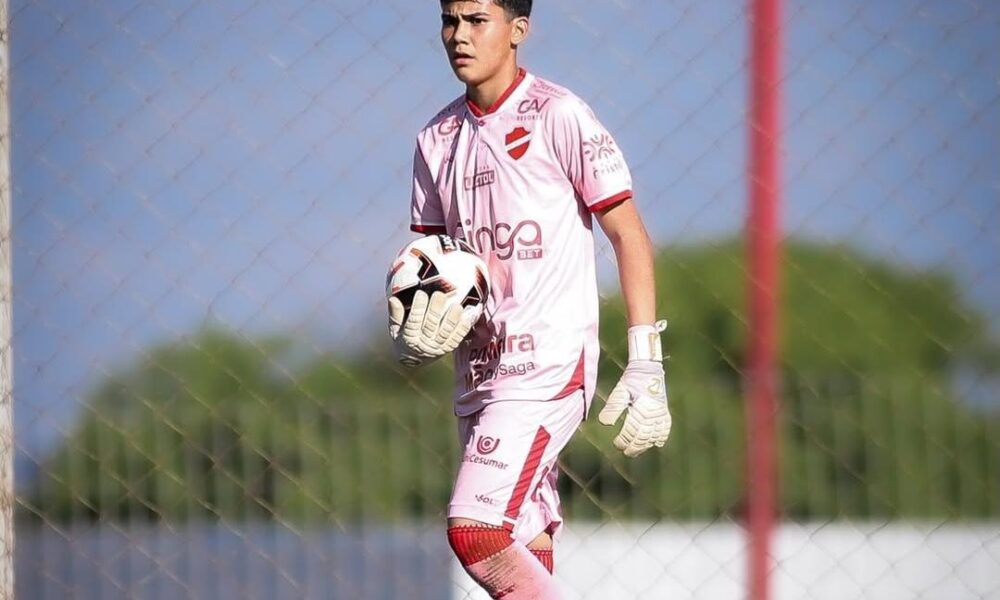 davi-medeiros-busca-fechar-o-gol-do-vila-no-classico-contra-o-goias,-pela-semi-do-estadual-sub-15