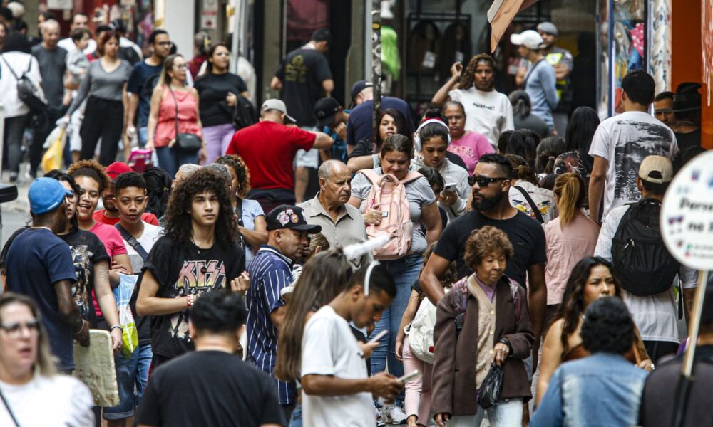 salarios-diminuem-pobreza-em-22-regioes-metropolitanas