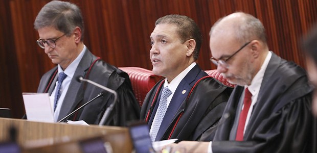 tse-forma-maioria-para-validar-regra-de-desincompatibilizacao-que-beneficia-candidatura-de-arthur-henrique