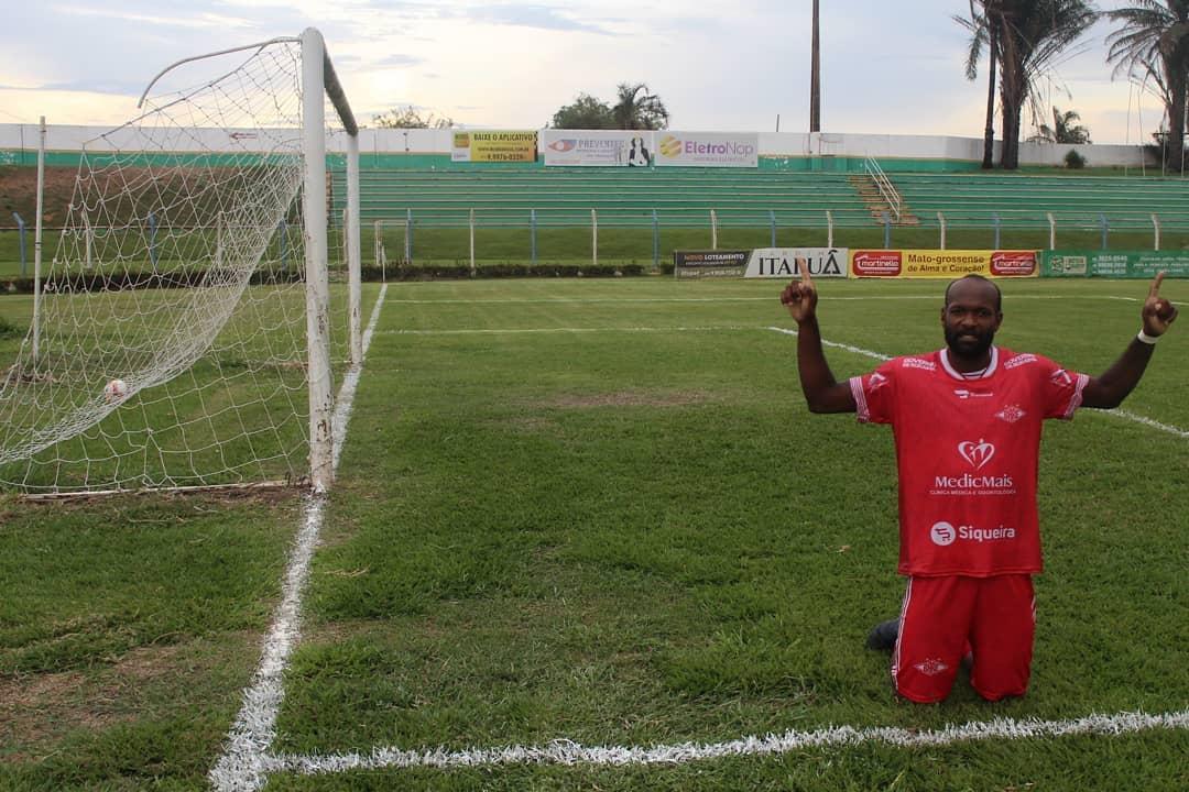 ex-atacante-de-bare-e-sao-raimundo,-venezuelano-junior-osias-sonha-com-retorno-ao-futebol-profissional