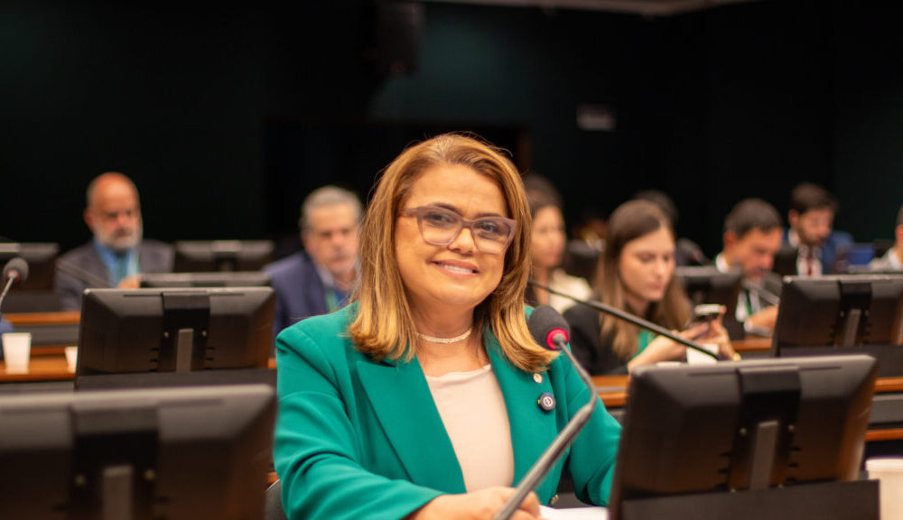 helena-da-asatur-cobra-votacao-da-pec-47-para-enquadramento-de-servidores-dos-ex-territorios