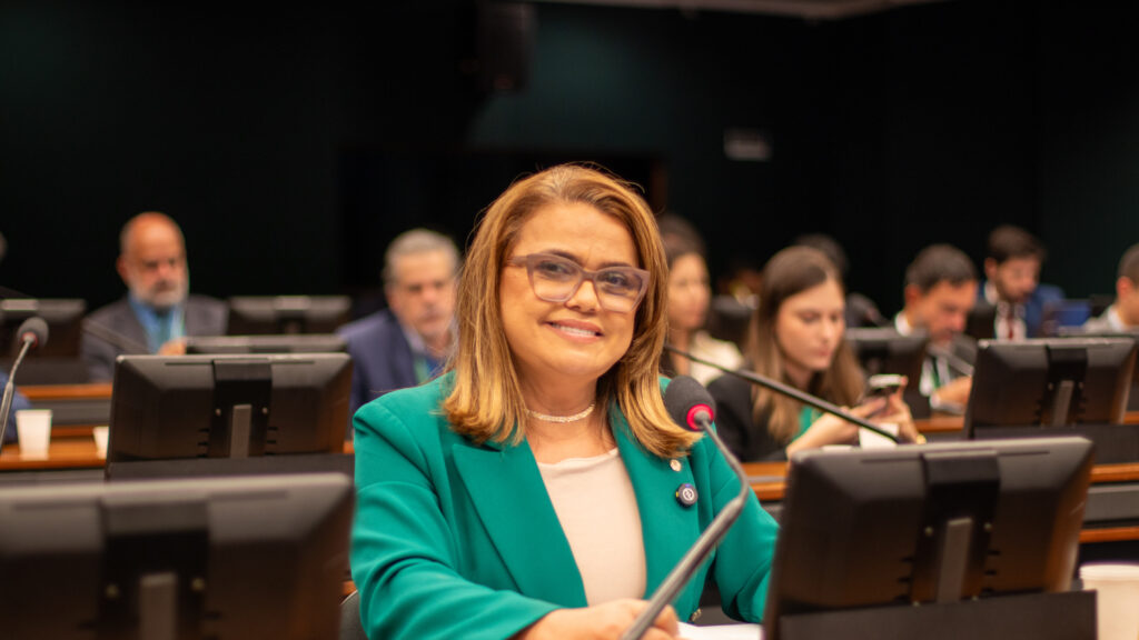 helena-da-asatur-cobra-votacao-da-pec-47-para-enquadramento-de-servidores-dos-ex-territorios