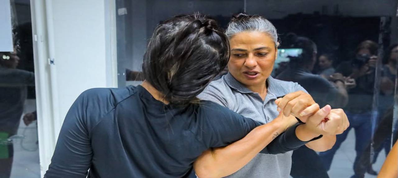 protecao-a-mulher-alerr-aprova-projeto-que-libera-uso-de-dispositivo-de-eletrochoque-para-legitima-defesa-de-mulheres