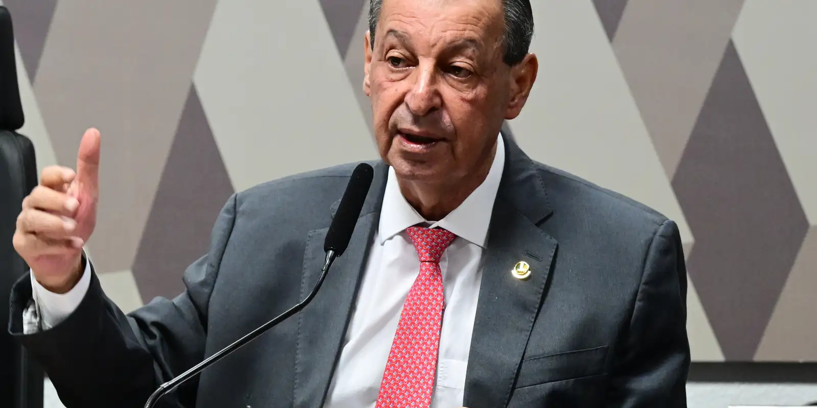 relator-da-ccj-rejeita-emendas-da-oposicao-que-buscavam-manter-6×1