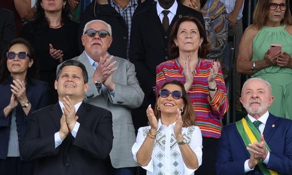 comeca-o-desfile-civico-militar-do-dia-da-independencia-em-brasilia