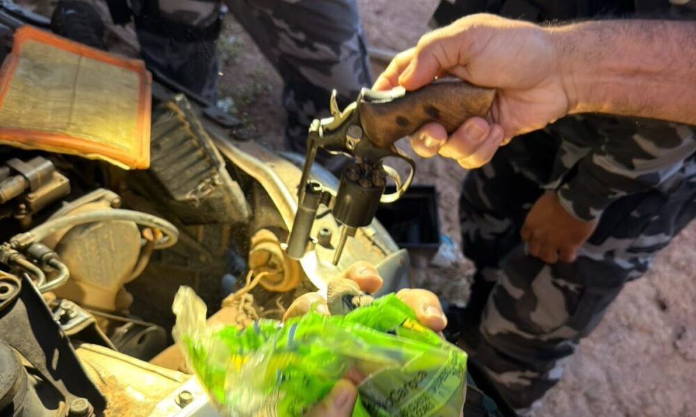 policia-encontra-revolver-e-municoes-escondidos-nas-engrenagens-de-carro-em-alto-alegre