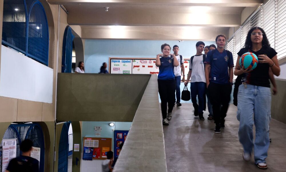 pe-de-meia-comeca-a-pagar-sexta-parcela-a-estudantes-nesta-segunda