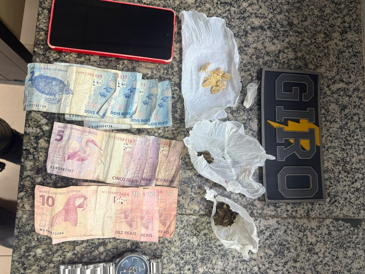 homem-e-preso-com-cocaina,-maconha-e-pasta-base-no-silvio-leite