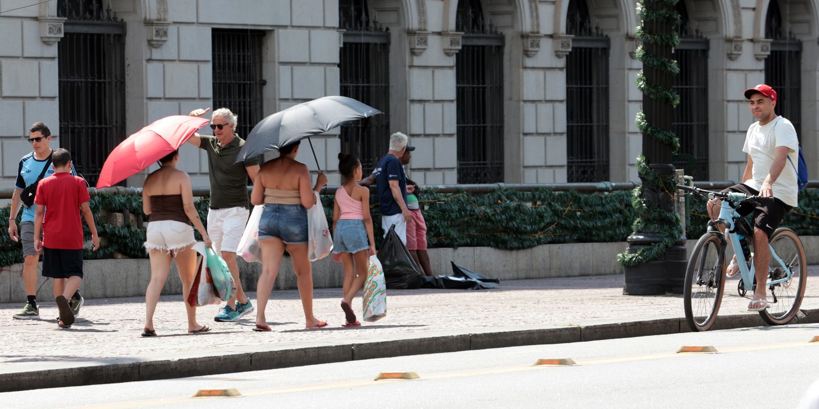 inmet-emite-alerta-de-grande-perigo-por-onda-de-calor-no-fim-de-semana